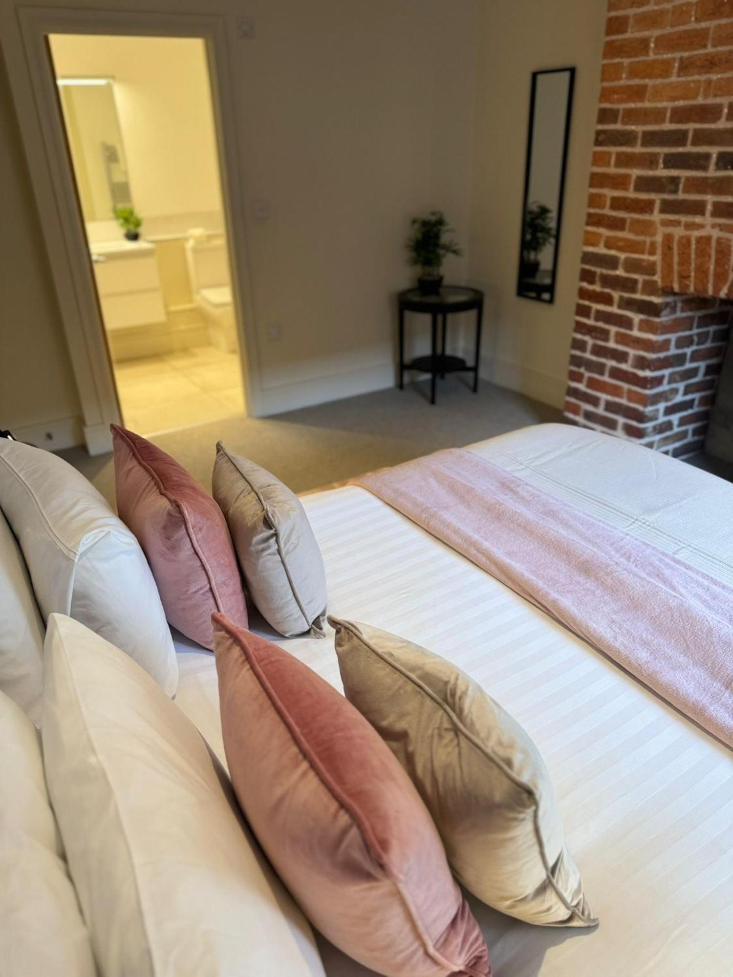 Апартаменты Osbourne House Pink 2 Bed, 2 And Half Bath Бирмингем Экстерьер фото